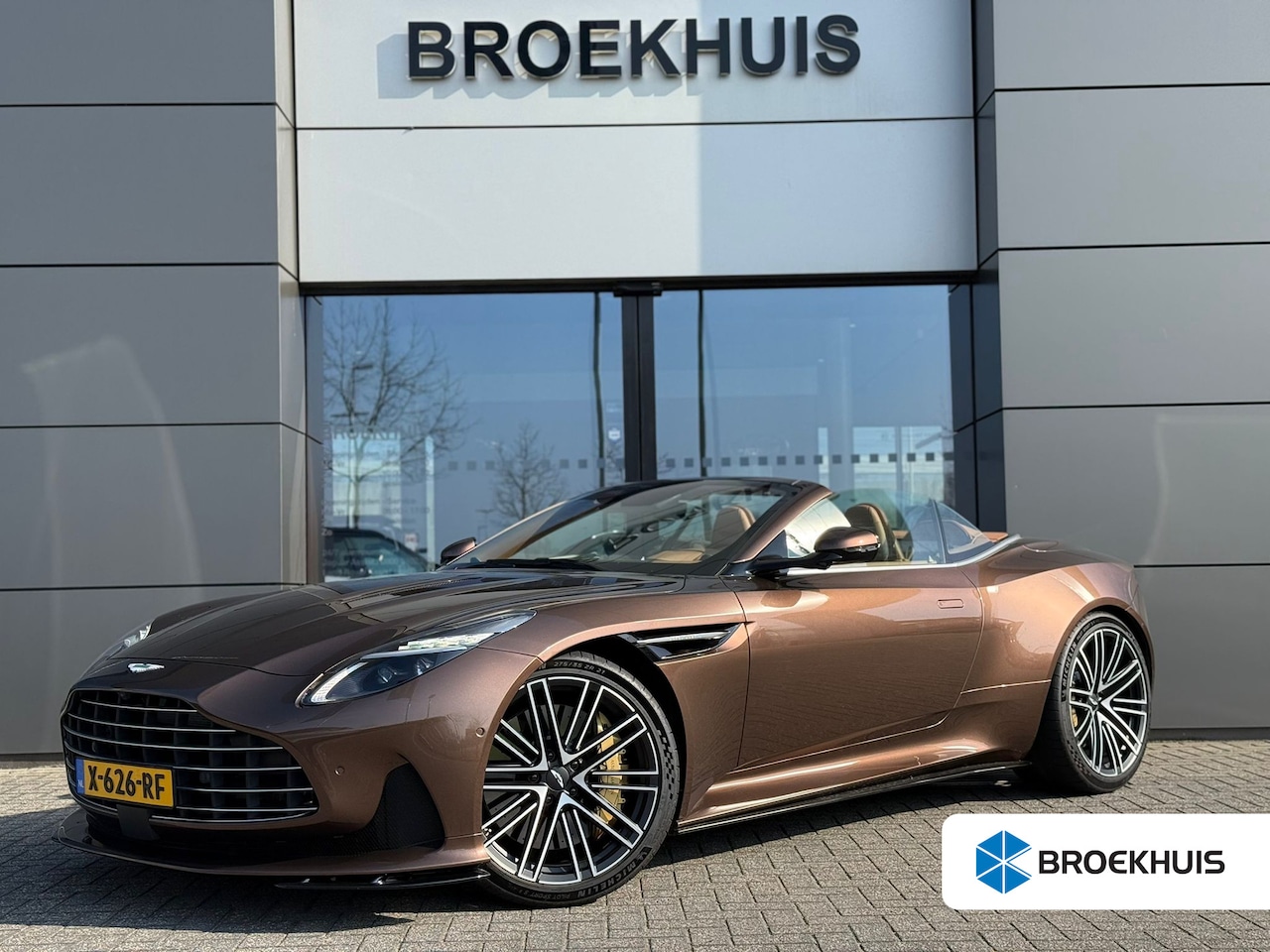 Aston Martin DB12 Volante - 4.0 V8 | Ceramic Brakes | Signature Paint | Inspire Comfort Monotone | Bowers&Wilkins - AutoWereld.nl