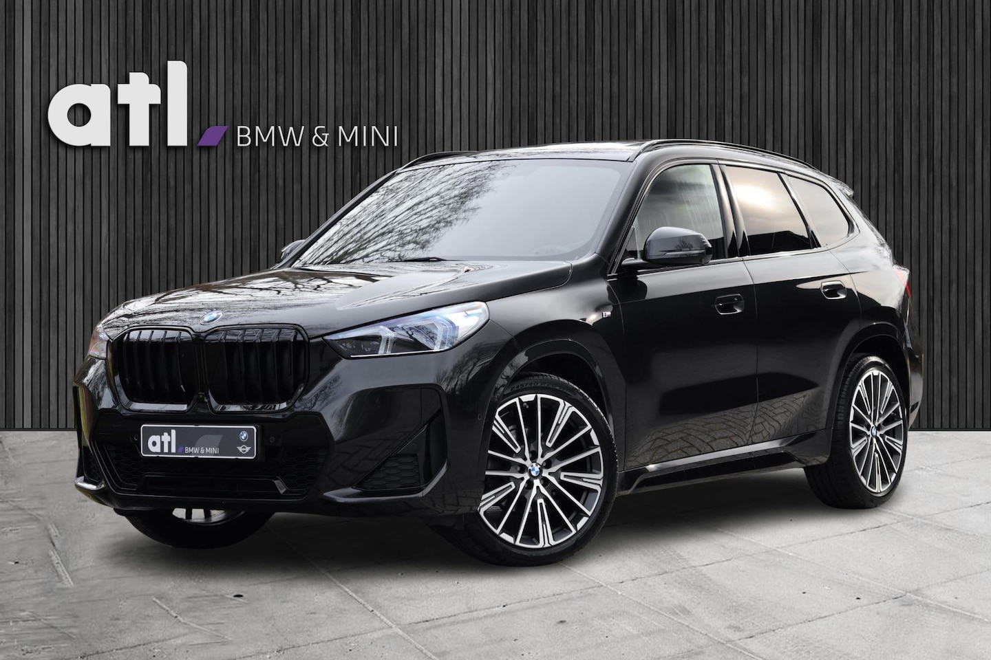 BMW X1 - sDrive18i VOL | M-pakket | Pano | HUD | Massage | 360 | Adap Cruise | Elektr. Trekhaak | H - AutoWereld.nl