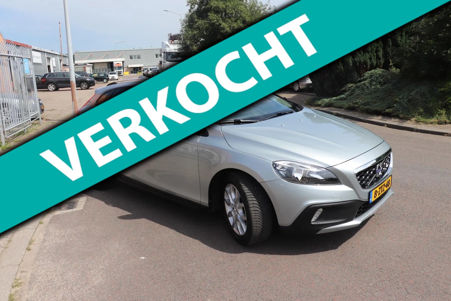 Volvo V40 Cross Country - Nw distributie, APK 5 2027 - AutoWereld.nl