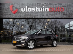 Volkswagen T-Roc - 1.5 TSI Style , Adap. cruise, Carplay,