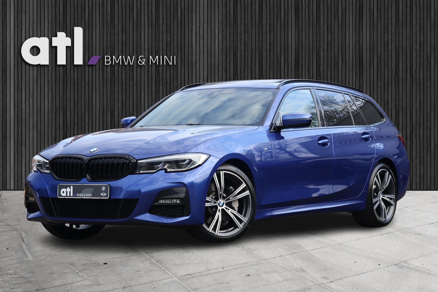 BMW 3-serie Touring - 330i xDrive High Executive M-pakket | Pano | HUD | 19" | Laser | Keyless | Hifi | Camera | - AutoWereld.nl