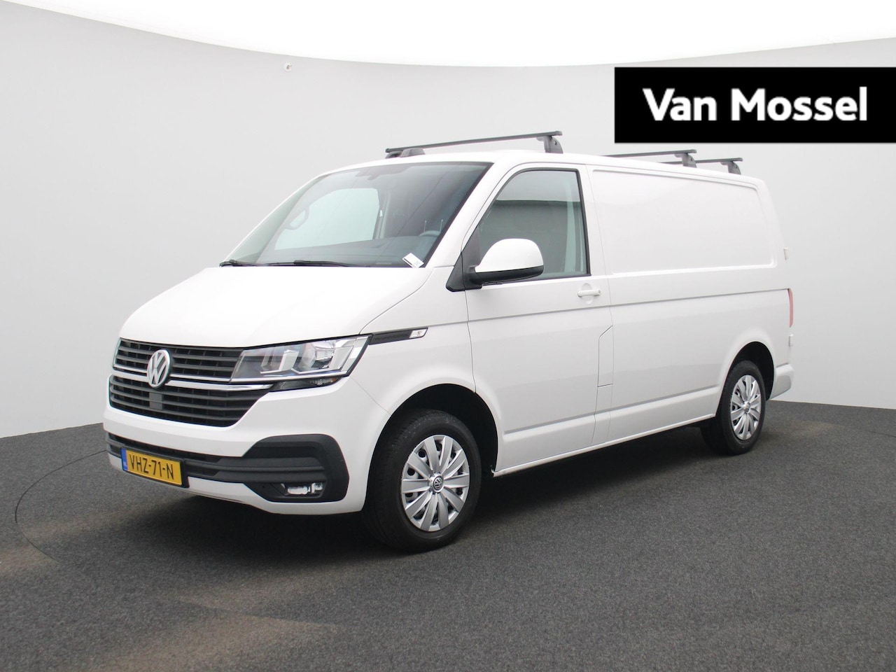 Volkswagen Transporter - 2.0 TDI L1H1 110PK | Airco | Navigatie | Cruise Control | Apple/Android Carplay | Parkeerh - AutoWereld.nl