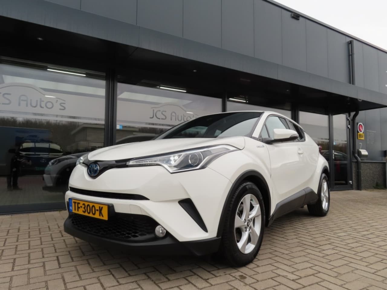 Toyota C-HR - 1.8 Hybrid Active Ecc Acc Camera Trekhaak 2018 - AutoWereld.nl