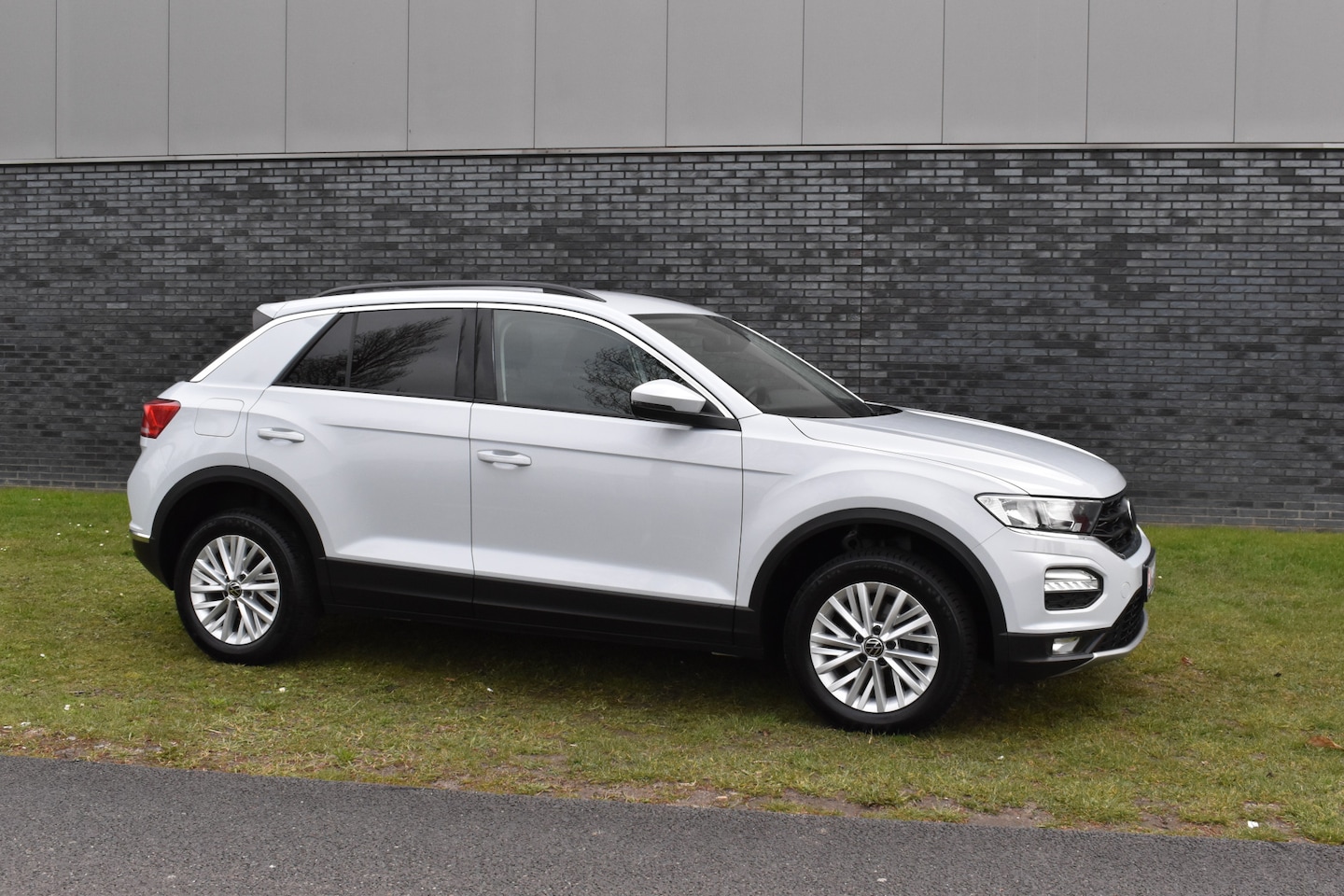 Volkswagen T-Roc - 1.5 TSI Automaat Navi parkeer-camera - AutoWereld.nl