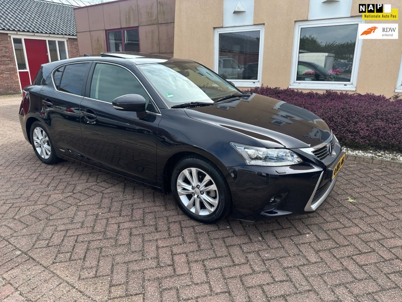 Lexus CT 200h - Luxury Line NAVI CAMERA OPENDAK LEER - AutoWereld.nl