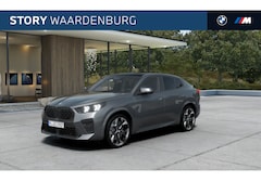BMW X2 - sDrive20i M Sport Automaat / Panoramadak / Trekhaak / Sportstoelen / Achteruitrijcamera /