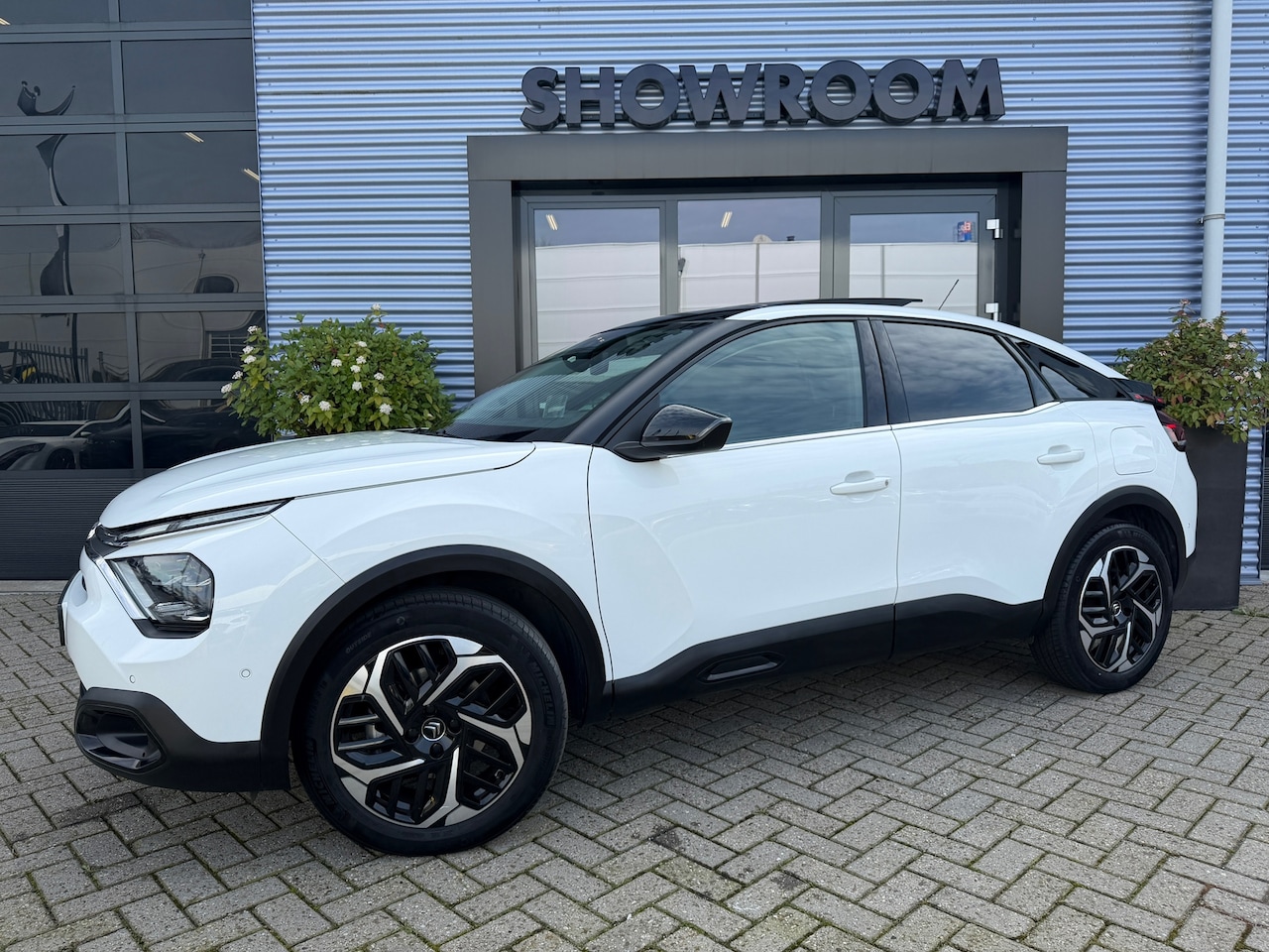 Citroën C4 - 1.2 Puretech Shine Pack Business Head Up|Pano|Apple carplay|360 camera|Leder - AutoWereld.nl