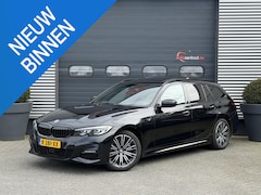BMW 3-serie Touring - 320i High Executive M-Sport | Panoramadak | Camera | Head-Up Display | DAB | Stoelverwarmi