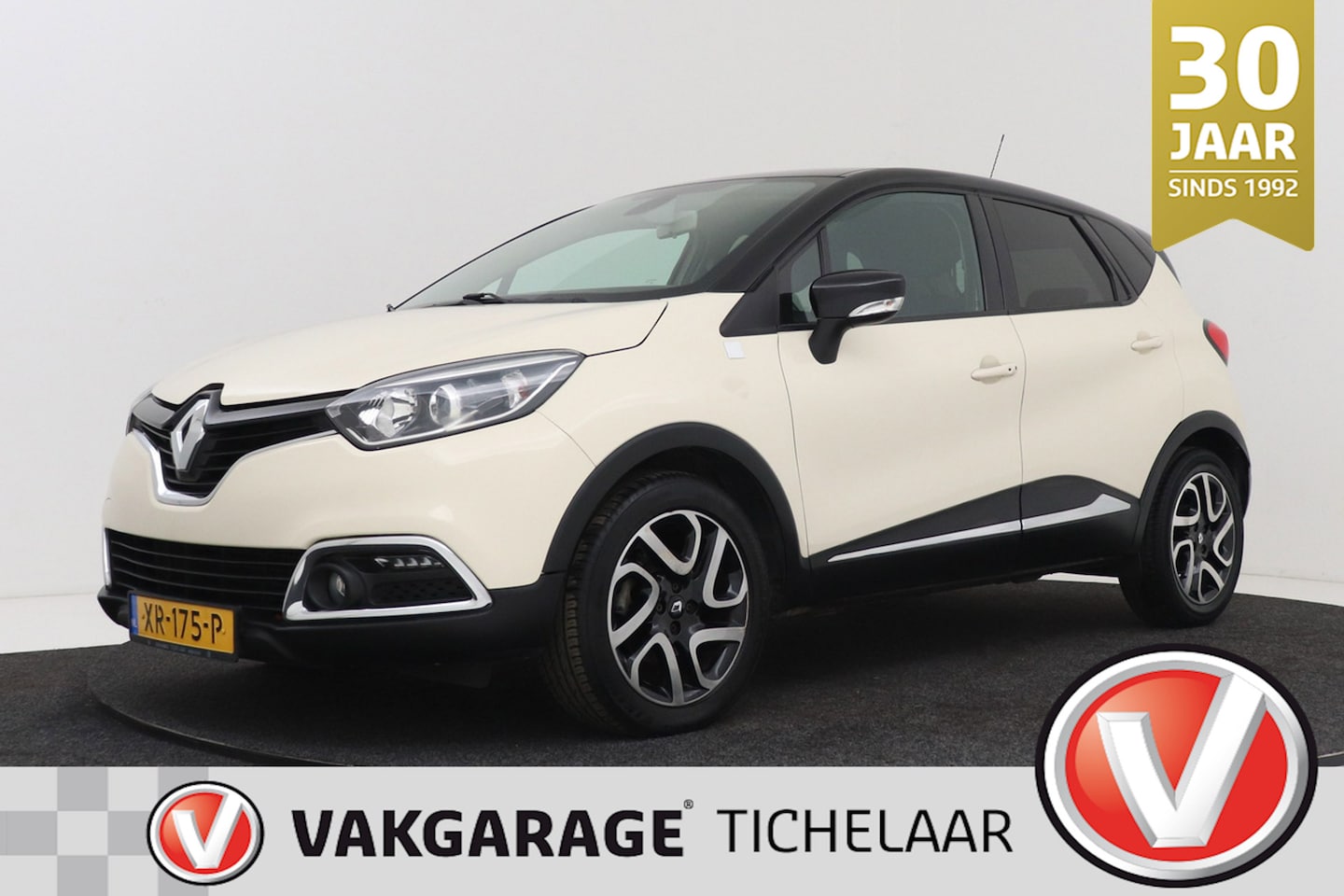 Renault Captur - 1.2 TCe Helly Hansen | Navigatie | Camera | Climate Control | Cruise Control | Keyless Ent - AutoWereld.nl