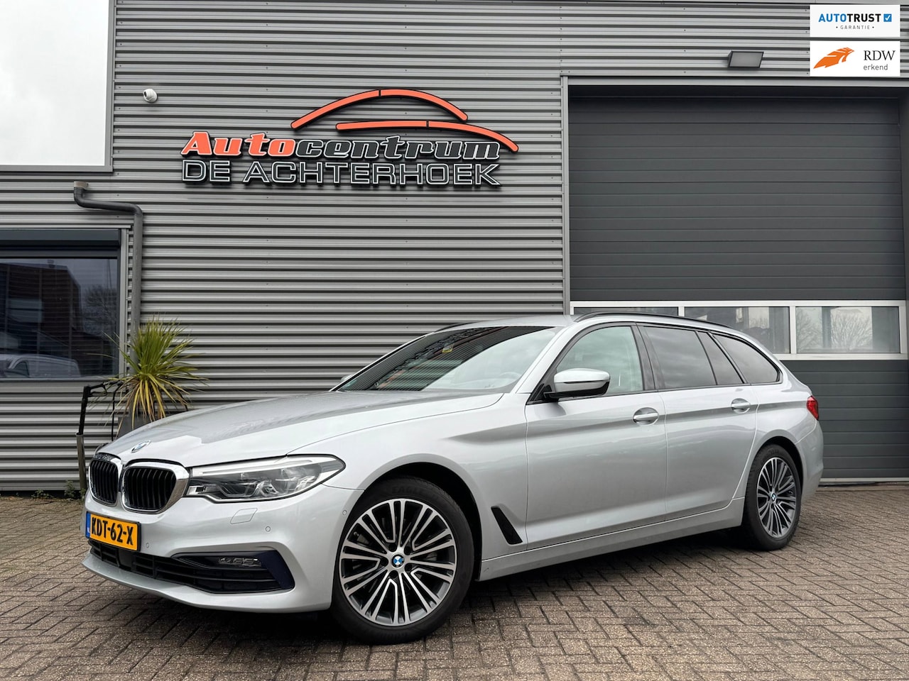 BMW 5-serie Touring - 520d xDrive High Executive LED / Adaptive cruise / Keyless! - AutoWereld.nl