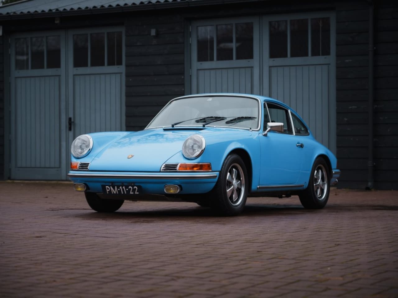 Porsche 911 - T (911S-specs) Pastel Blue - AutoWereld.nl