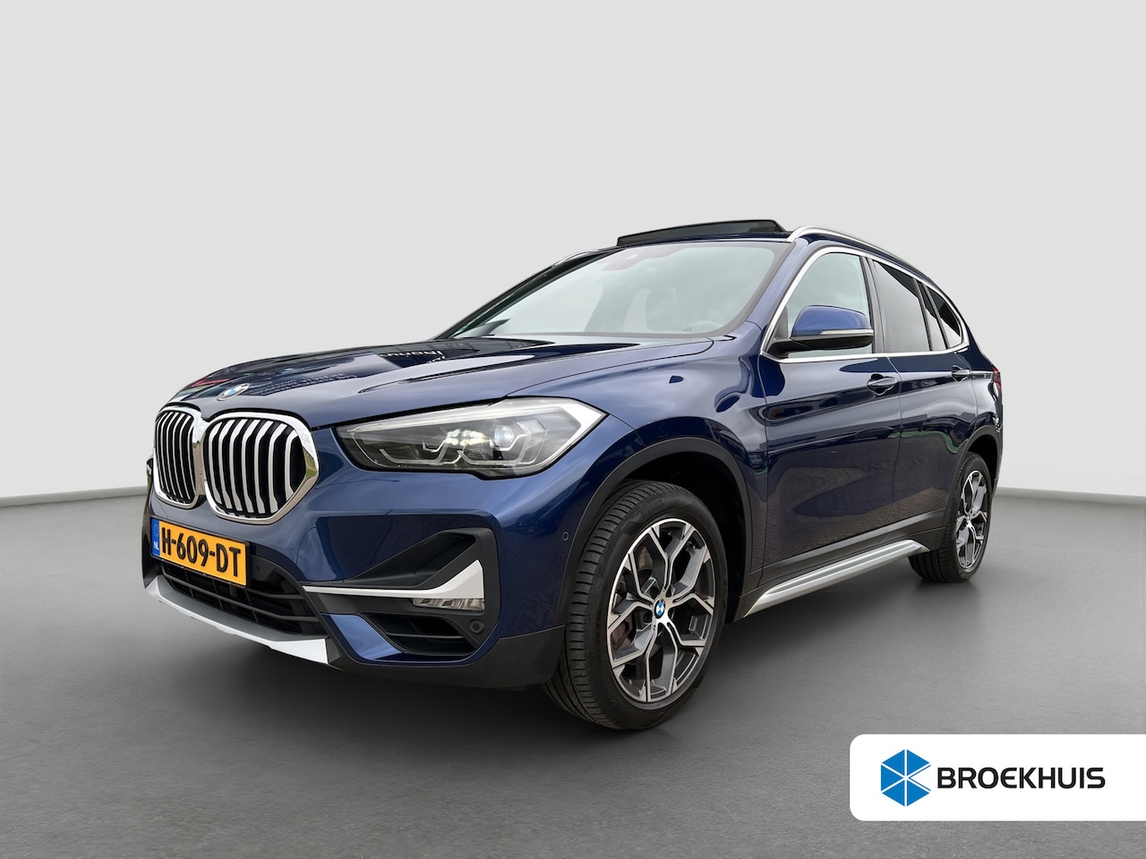 BMW X1 - sDrive20i VDL Nedcar Edition Automaat | Schuif- kanteldak | Sportstoelen | Leder | Head-up - AutoWereld.nl