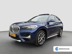 BMW X1 - sDrive20i VDL Nedcar Edition Automaat | Schuif- kanteldak | Sportstoelen | Leder | Head-up
