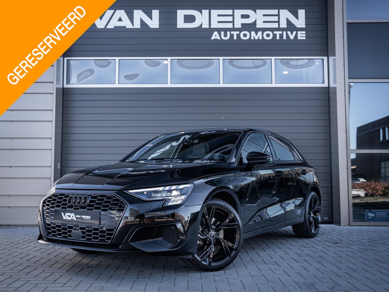 Audi A3 Sportback - 35 TFSI edition one S-Line l Black-Edit. l Trekh. l RS-Seats l Matrix l 19'' l Apple Cplay - AutoWereld.nl