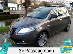 Lancia Y(psilon) - Ypsilon 0.9 Platinum 86pk Automaat Clima Leder Schuifdak 145.000km