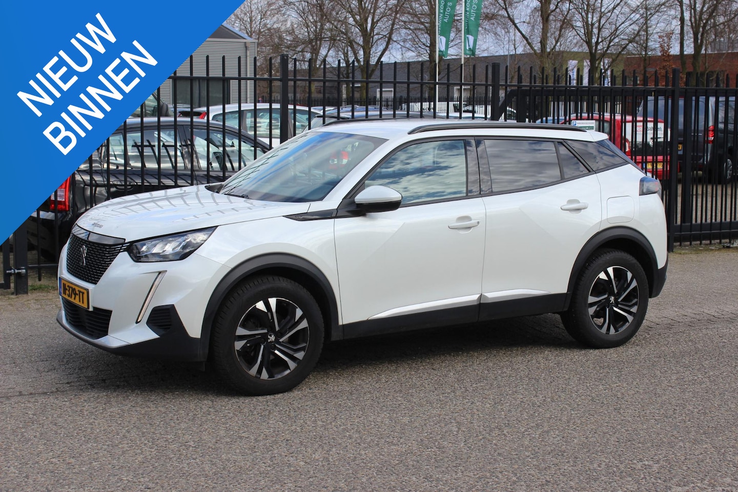 Peugeot 2008 - 1.2 PureTech Allure 1.2 PureTech Allure, Lesauto met dubbele bediening - AutoWereld.nl