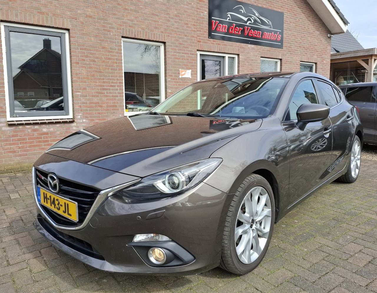 Mazda 3 - 2.0 GT-M. Dealer onderhouden en zeer luxe! O.a. leder, stoelverw, navigatie, pdc, afn.trek - AutoWereld.nl