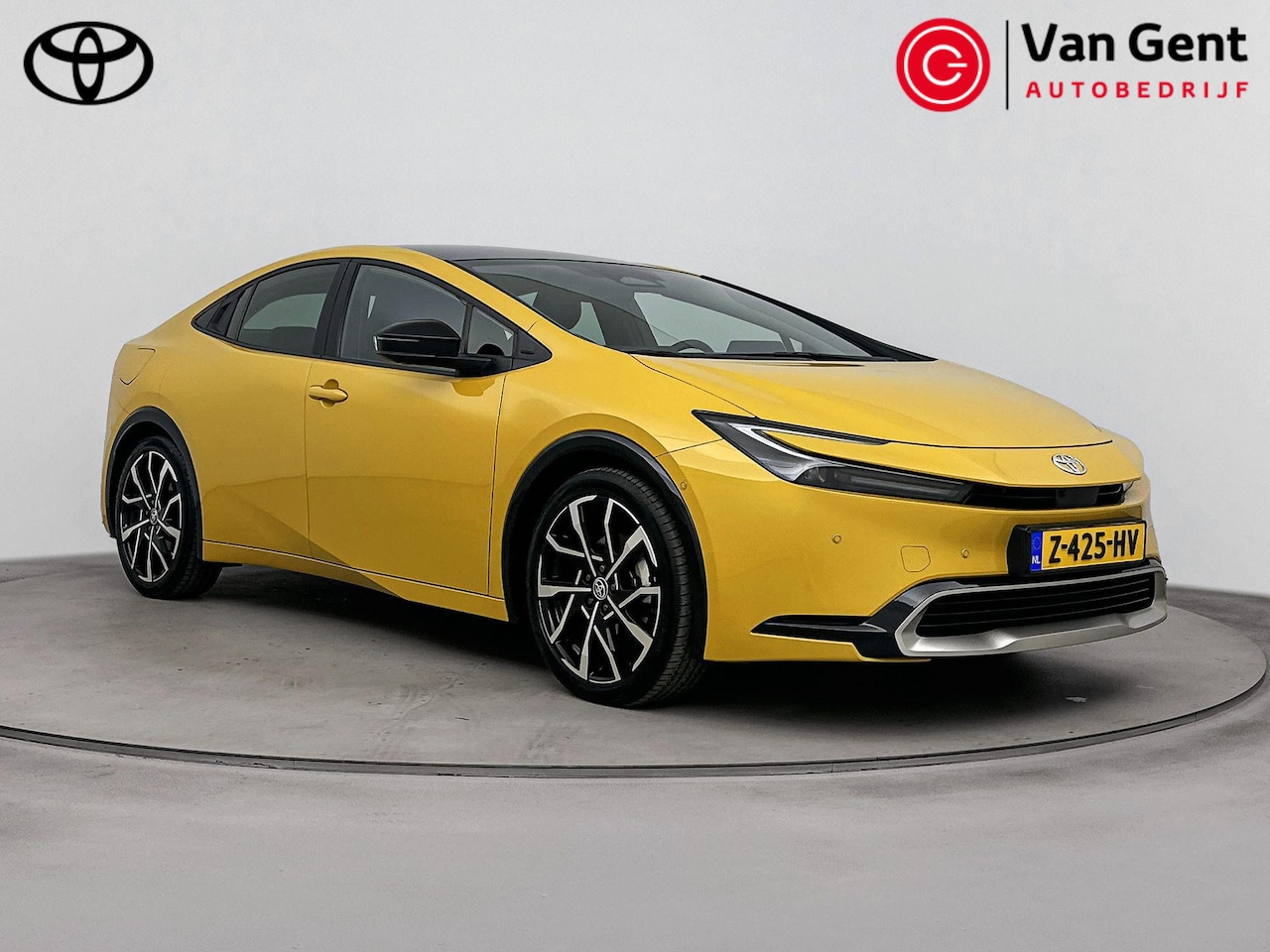 Toyota Prius - 2.0 Plug-in Solar Edition | Navigatie | Stoel-/stuurverwarming |  19 inch | Dodehoek detec - AutoWereld.nl