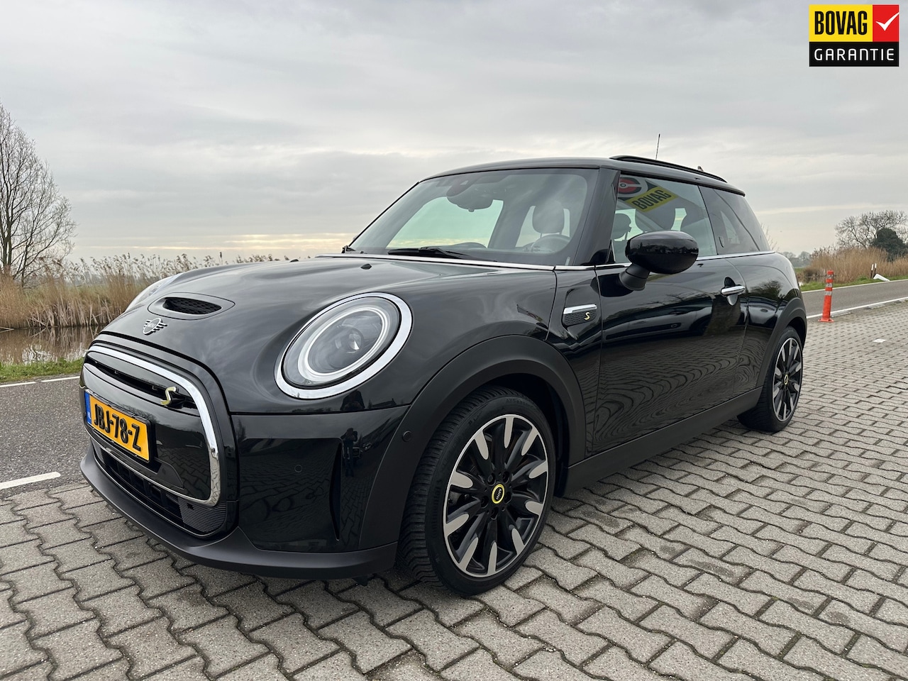 MINI Mini-Electric - Cooper Se Yours 33 kWh, Panorama dak, Led, Leder, Head-Up, Keyless entry, Camera - AutoWereld.nl