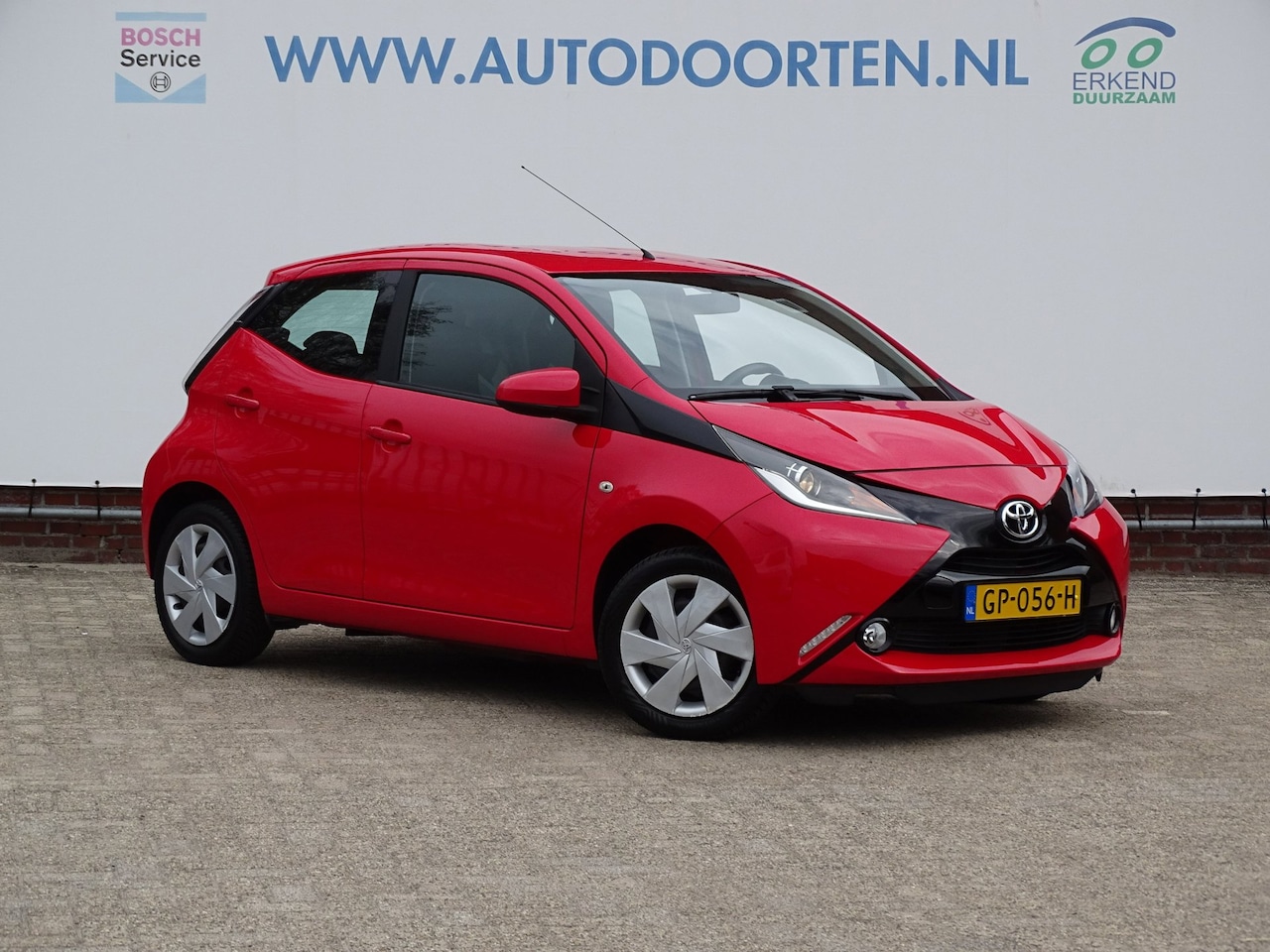 Toyota Aygo - 1.0 VVT-i x-play|Trekhaak|Camera|All Season - AutoWereld.nl