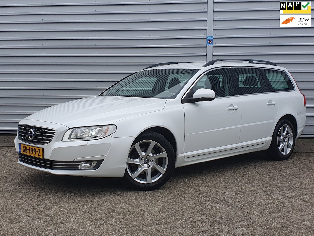 Volvo V70 - 1.6 T4 Nordic+ Clima/Cruise/NAVI/LM17" - AutoWereld.nl