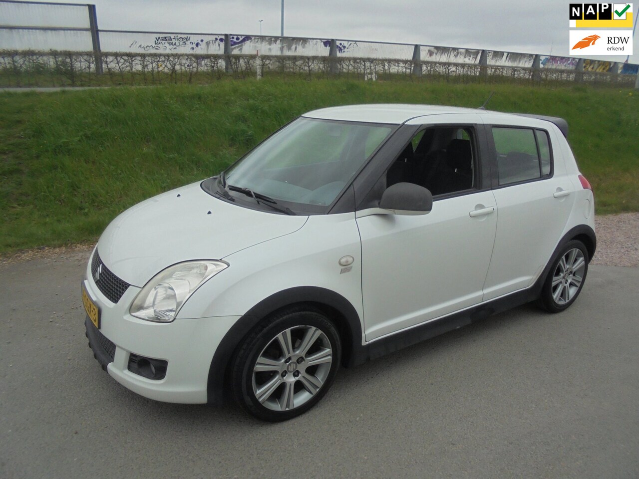 Suzuki Swift - Suzuki Swift 1.3 Sport airco lmv 144.000km - AutoWereld.nl