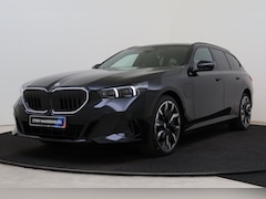BMW 5-serie Touring - 530e M Sport Automaat / Panoramadak / Trekhaak / Bowers & Wilkins / Comfortstoelen / Adapt