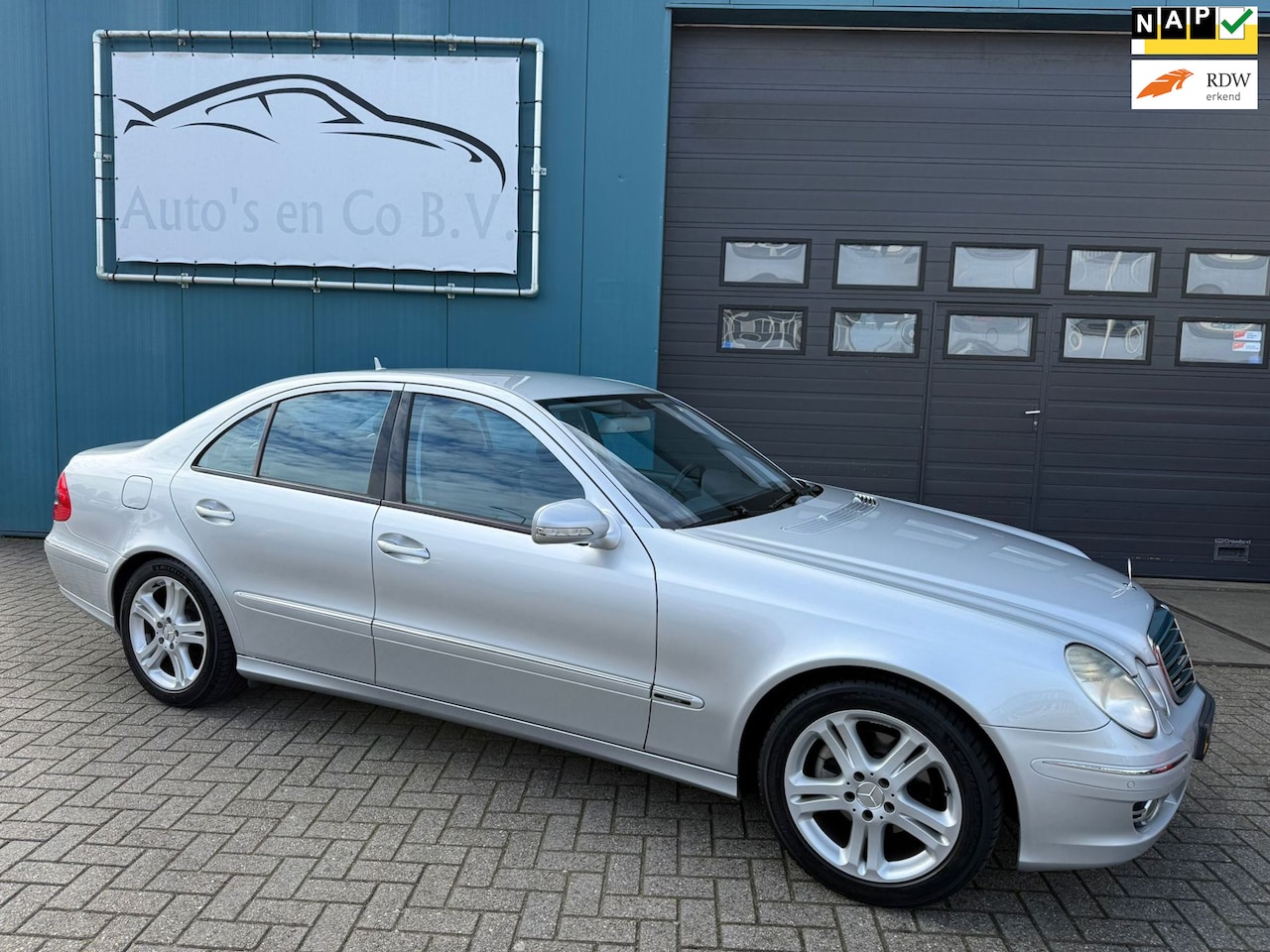 Mercedes-Benz E-klasse - 200 K. Avantgarde Automaat Clima Cruise bi-Xenon Navi 17" Pdc Trekhaak NL Auto Nap YOUNGTI - AutoWereld.nl