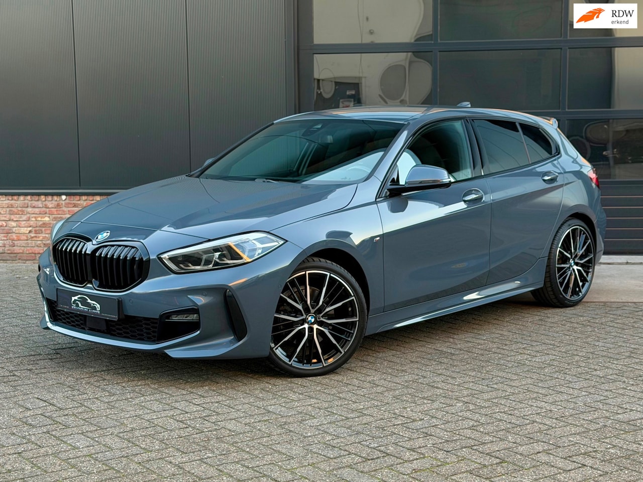 BMW 1-serie - 118i M-Sport Edition M-stoelen/NAP/19inch - AutoWereld.nl