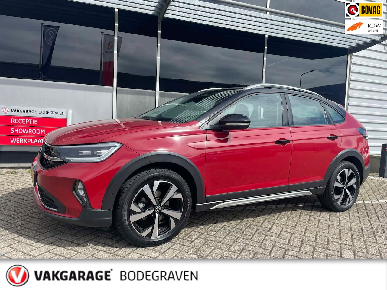 Volkswagen Taigo - 1.0 TSI R-Line Business 'Ruby Red' / stoelverwarming / CarPlay - AutoWereld.nl