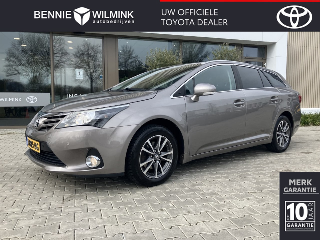 Toyota Avensis Wagon - 1.8 VVTi Dynamic | Trekhaak | Stoelverwarming | PDC - AutoWereld.nl