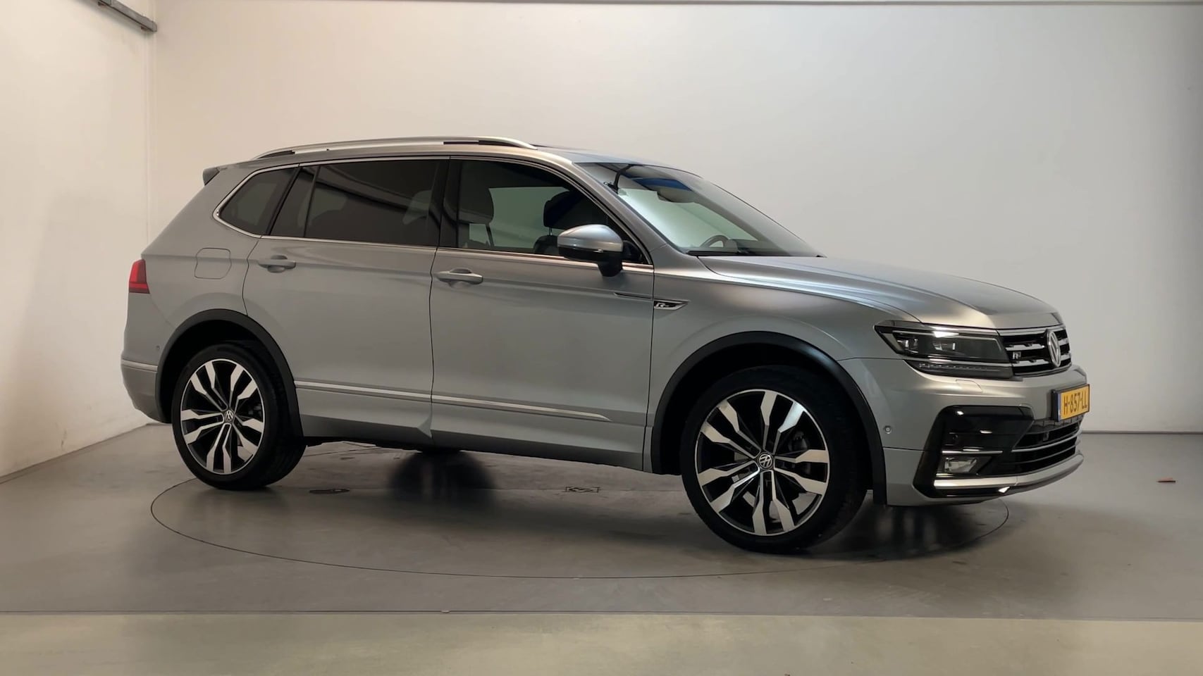 Volkswagen Tiguan Allspace - 1.5 TSI DSG Highline Business R 7p. Panoramadak Stoelverwarming Alcantara Navigatie - AutoWereld.nl