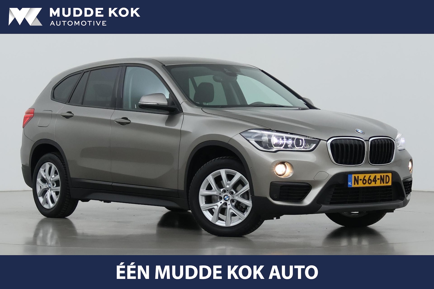 BMW X1 - sDrive18i High Executive | Trekhaak | Stoelverwarming | Getint Glas | PDC V+A - AutoWereld.nl