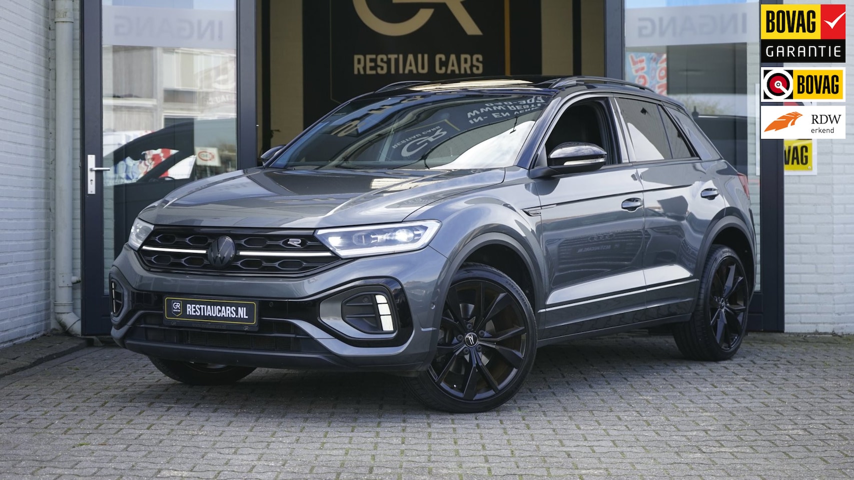 Volkswagen T-Roc - R-Line 1.5 TSI BLACK STYLE-AUTOMAAT-ACC-CAMERA-IQ LIGHT-KEYLESS-PANORAMA-VIRTUEEL - AutoWereld.nl