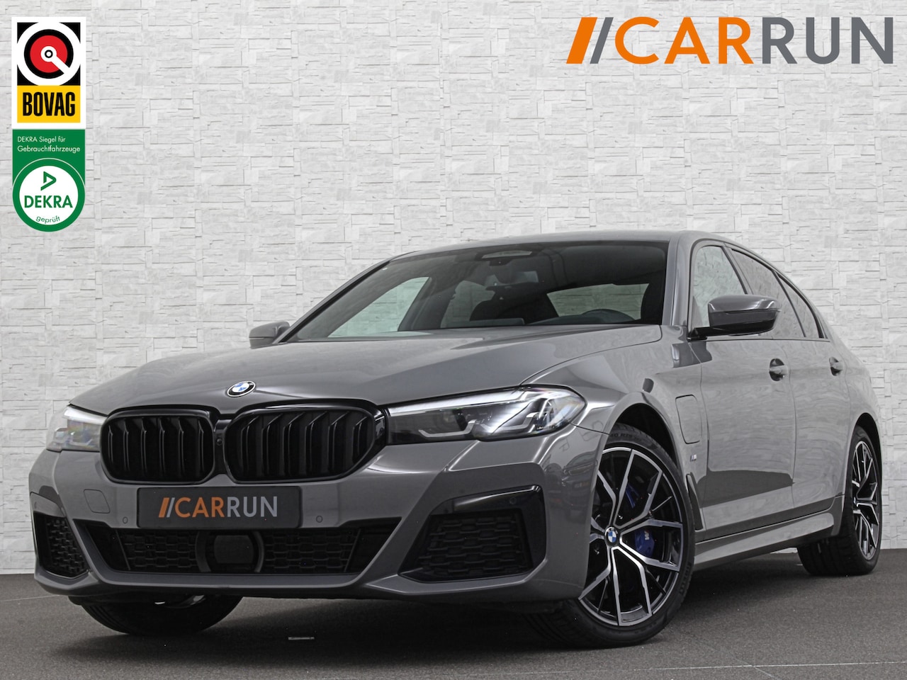 BMW 5-serie - 545e xDrive M-Sport | ACC | Head-Up | 19'' | Stuurverwarming | Sfeerverlichting | Carplay - AutoWereld.nl