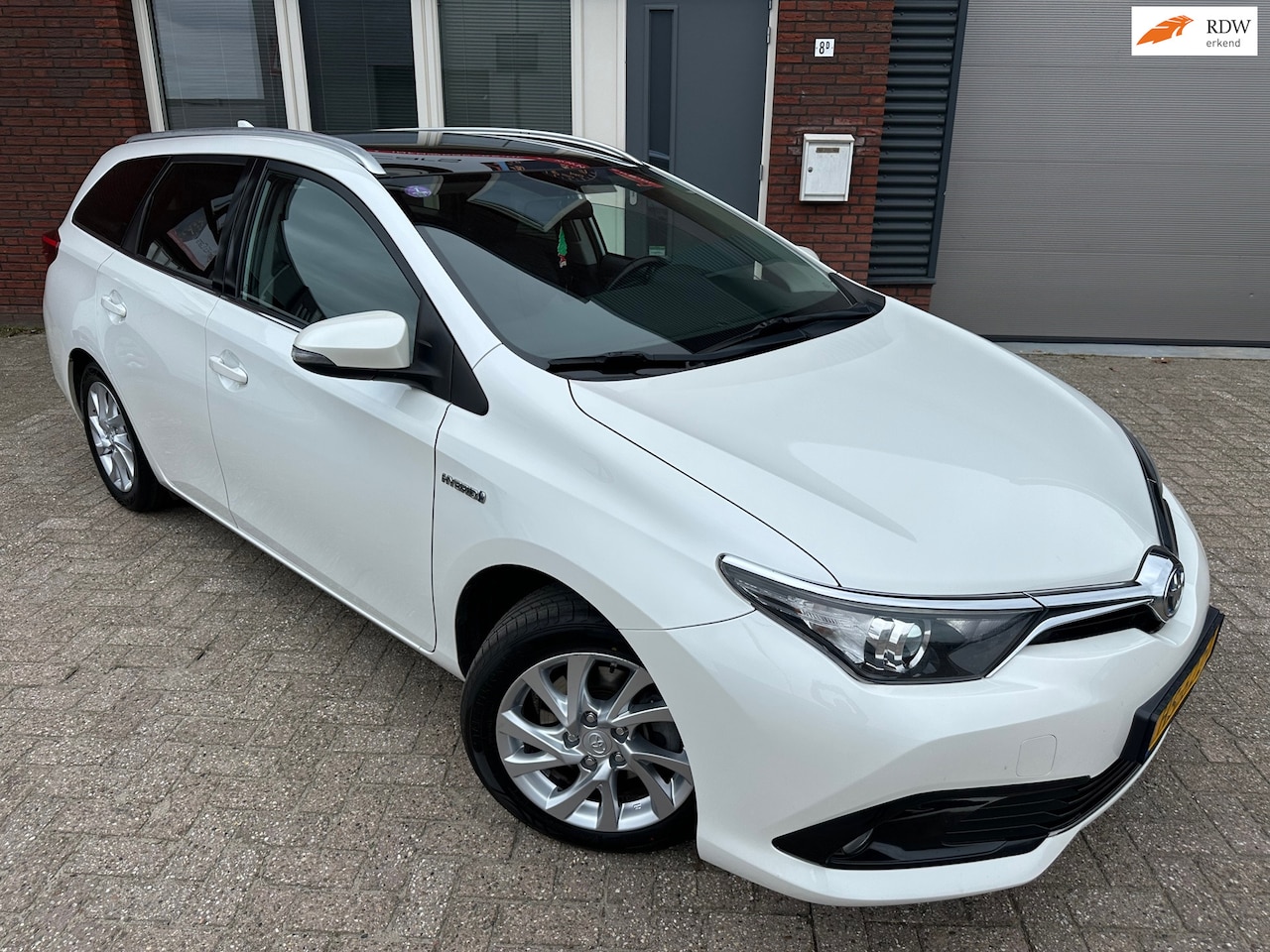 Toyota Auris - 1.8 Hybrid Lease Pro / Pano / Camera / Navi / Clima / Cruise - AutoWereld.nl