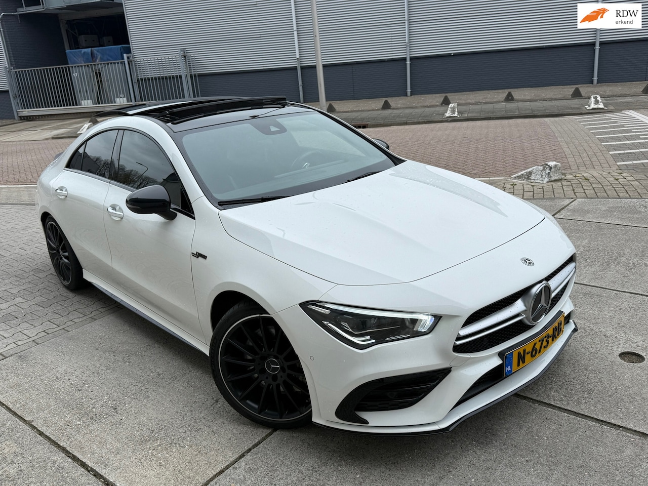 Mercedes-Benz CLA-Klasse - AMG 35 4MATIC Premium Plus PANO Keyless 306 PK - AutoWereld.nl