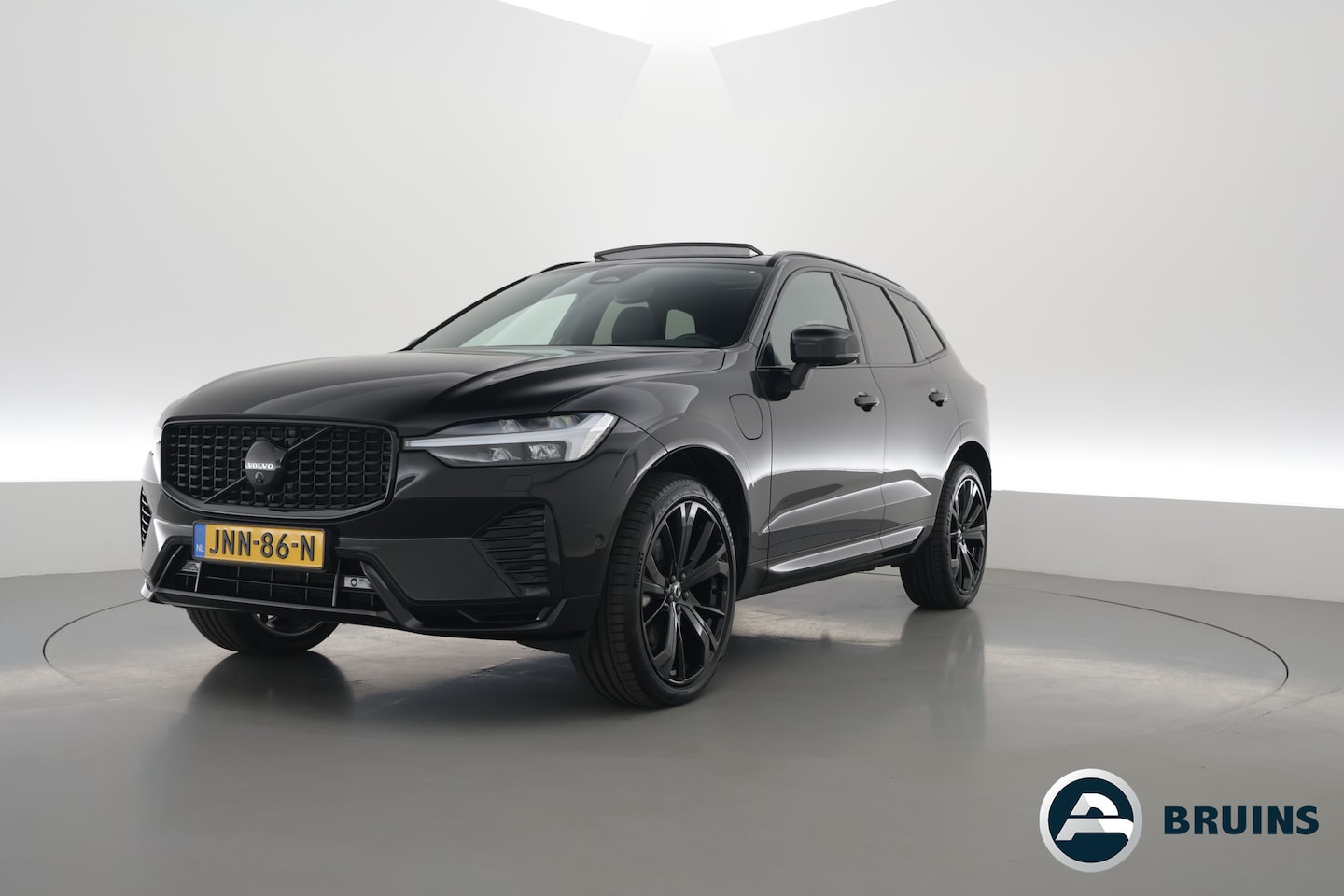 Volvo XC60 - 2.0 T6 Plug-in hybrid AWD Plus Black Edition | Pano | 360 cam | Head up | B&W audio | ACC - AutoWereld.nl