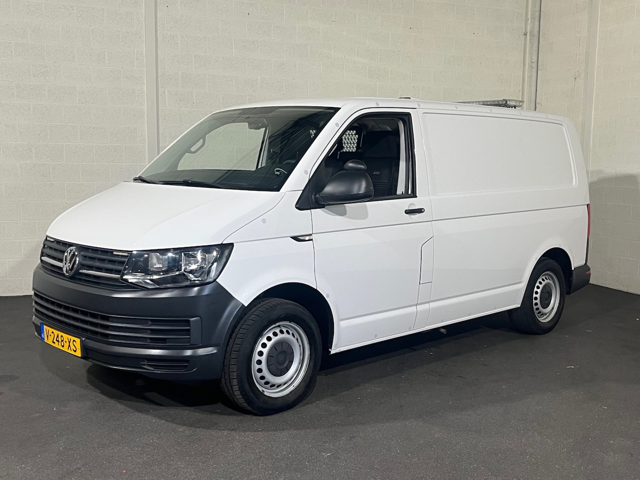 Volkswagen Transporter - 2.0 TDI L1 H1 Inrichting - AutoWereld.nl