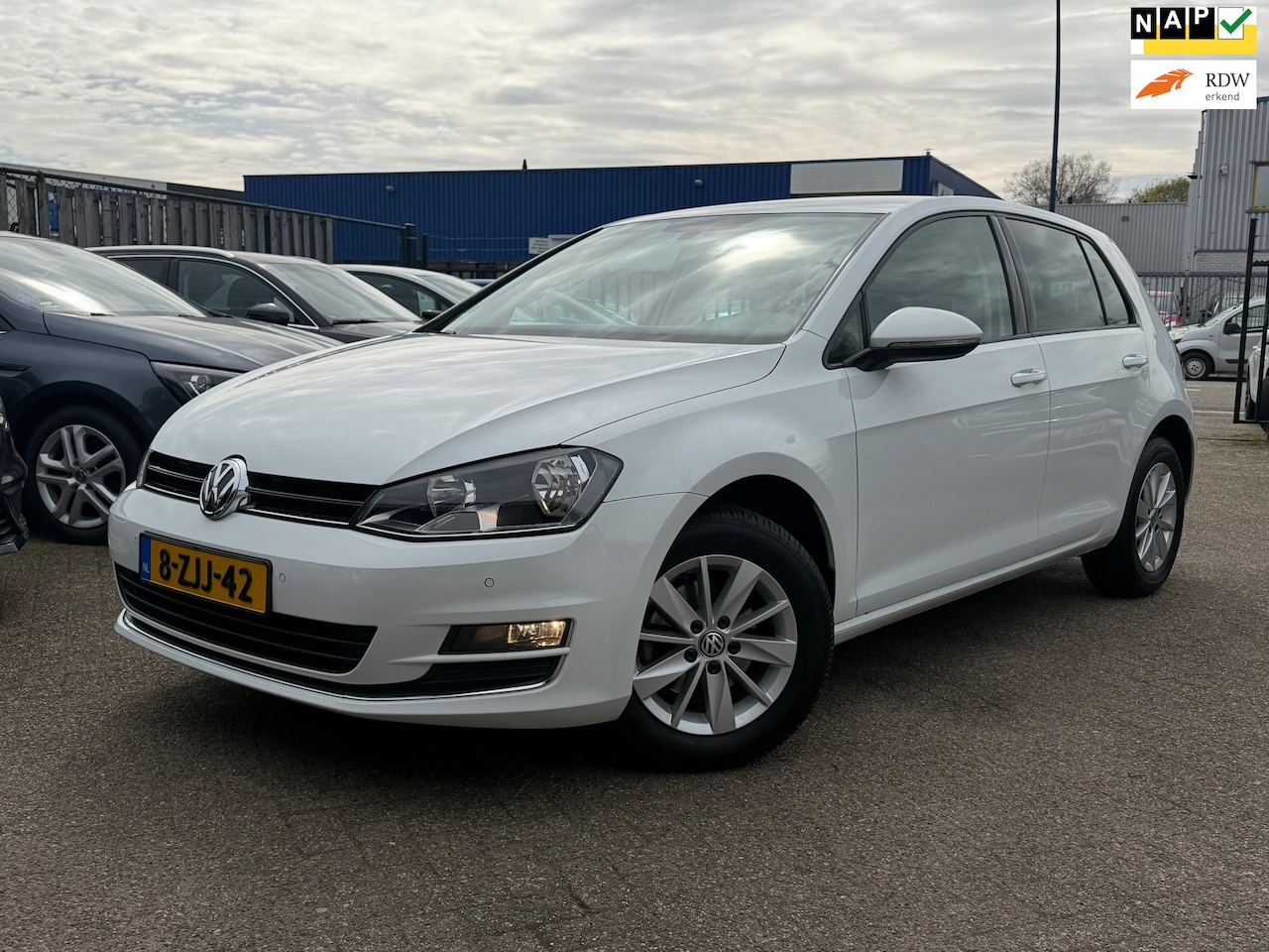 Volkswagen Golf - 1.2 TSI Highline / PDC / Camera / 1ste Eig. / Dealer onderh. - AutoWereld.nl