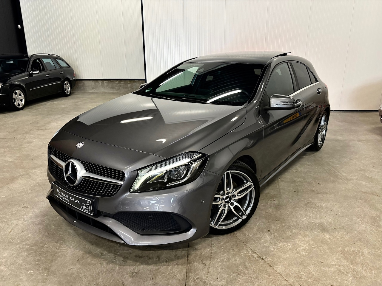 Mercedes-Benz A-klasse - 200 AMG Panoramadak Navi LED - AutoWereld.nl