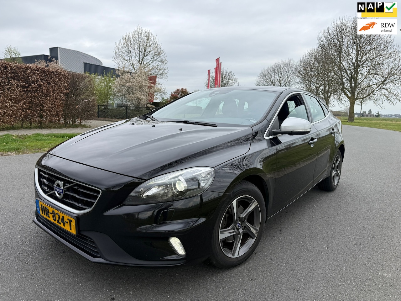 Volvo V40 - 2.0 D2 R-Design Business NAP/NAVI/CLIMA/APK - AutoWereld.nl