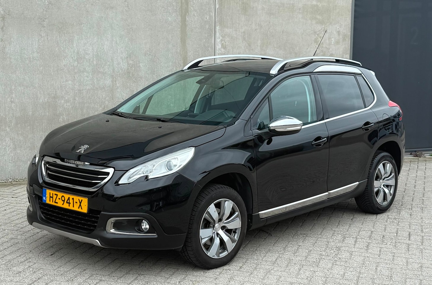 Peugeot 2008 - 1.2 110pk 2016 Allure AUT 2016 NAP|CLIMA|PANO - AutoWereld.nl