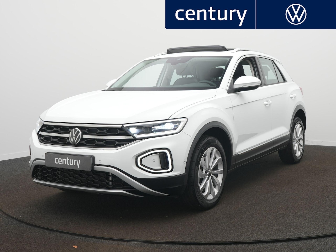 Volkswagen T-Roc - 1.5 TSI Style l Panodak l ACC l Camera l navi l Virtual l Dodehoek sensoren l - AutoWereld.nl