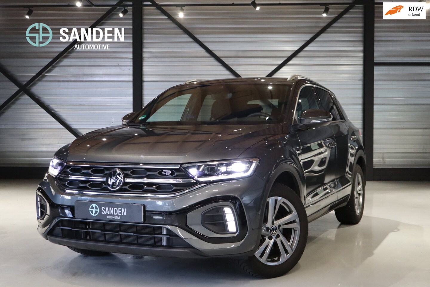 Volkswagen T-Roc - 1.0 TSI R-Line|IQ Light|Navi|Camera|Stoelverwarming|Afn trekhaak|18 inch - AutoWereld.nl