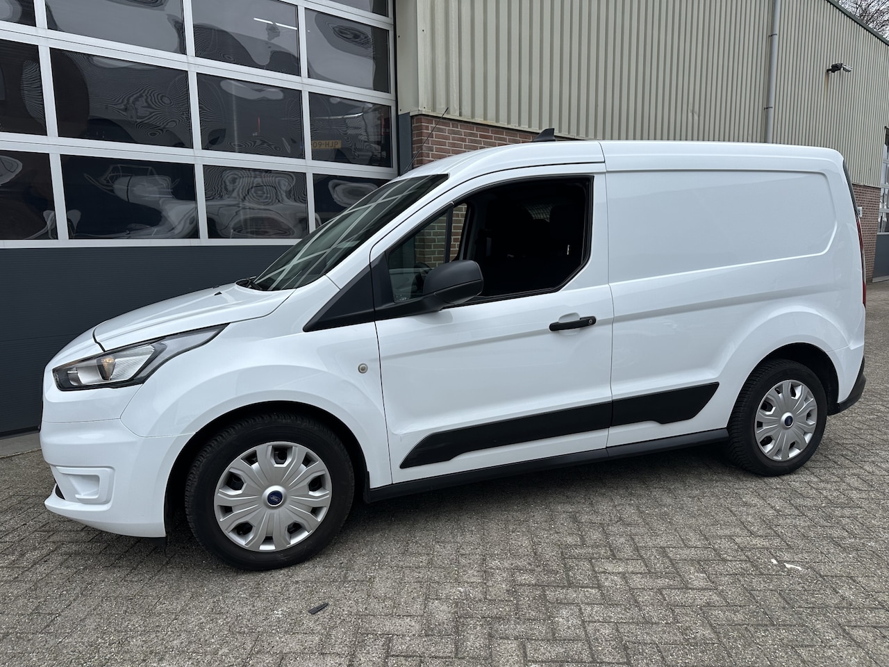 Ford Transit Connect - 1.0 Ecoboost L1 Limited Airco,Navi,Camera,Pdc,3 pers,Enz - AutoWereld.nl