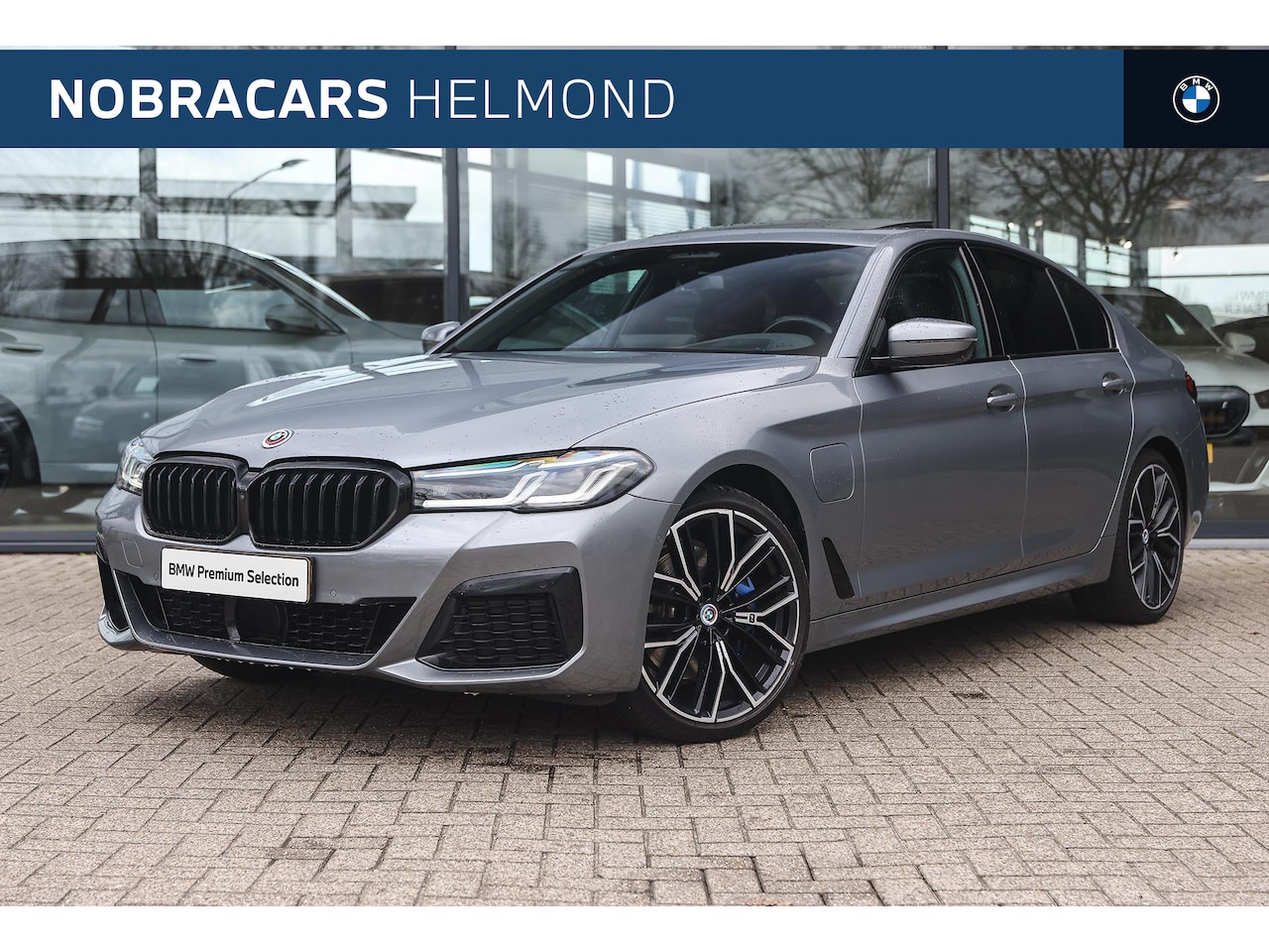 BMW 5-serie - 530e High Executive M Sport Automaat / Schuif-kanteldak / Laserlight / M Multifunctionele - AutoWereld.nl