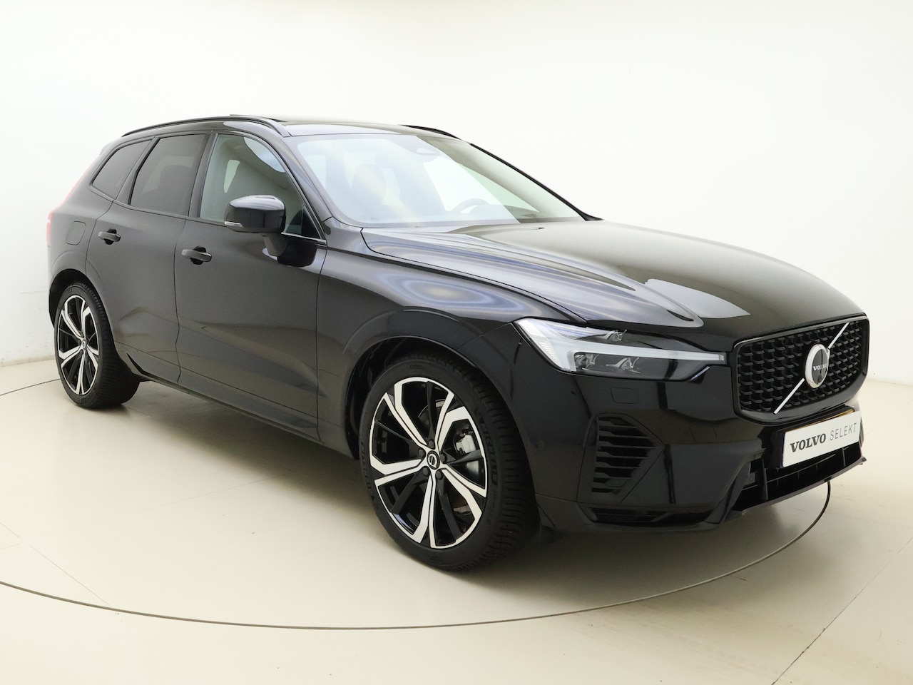 Volvo XC60 - T8 Plug-in hybrid AWD Ultra Dark | 360 | Trekhaak | Luchtvering | Stoel & Stuur verwarming - AutoWereld.nl