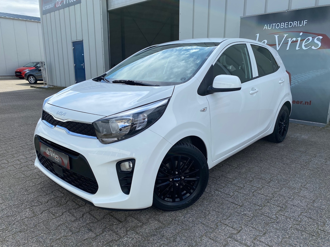 Kia Picanto - 1.0 DPi DynamicLine Automaat / Clima / Navi / Stoel en Stuurverw. / Camera / Carplay / DAB - AutoWereld.nl