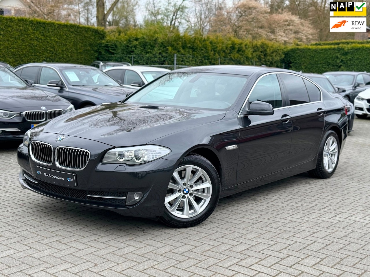 BMW 5-serie - 520i Executive|Nieuwe Ketting|Trekhaak|Navigatie|Cruise control|Climate control|Nette staa - AutoWereld.nl